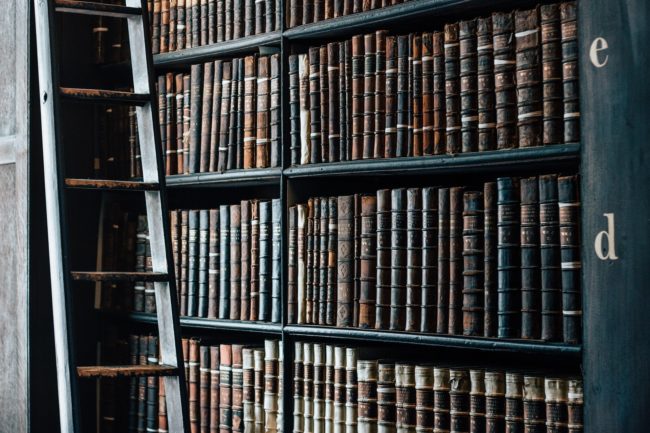 Bücherwand